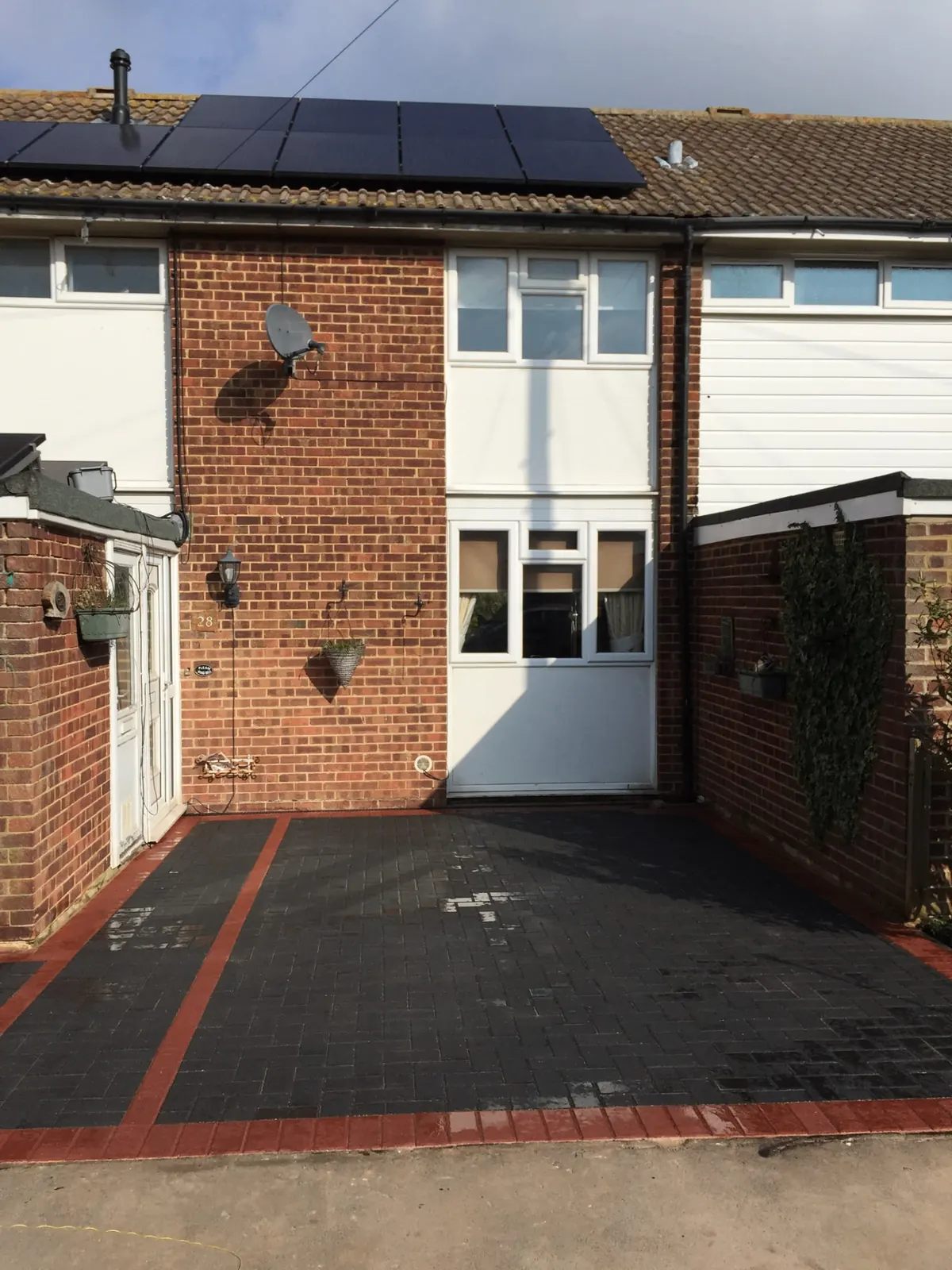 Garden landscaping with mixed paving and planting